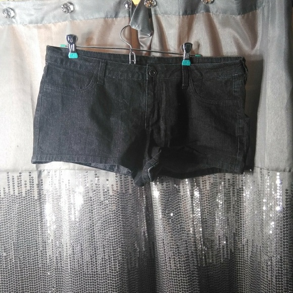 3 pairs of shorts - Picture 3 of 6